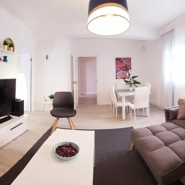 ALMERIA SOL Y SUR APARTMENTO - Netflix y Parking GRATUITO, hotel v destinaci Almería