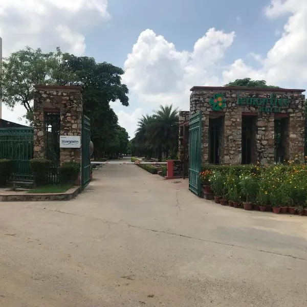 Premium Apartment in Tarudhan Valley Golf Resort, hotel v destinaci Manesar