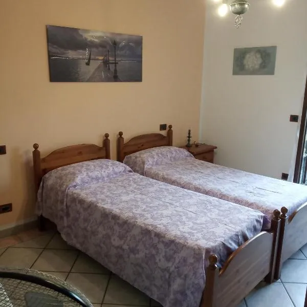 Bed & breakfast Mezzaluna, hotel v destinaci Feletto