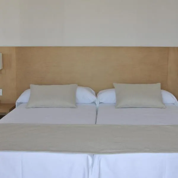 Apartamentos El Moro, hotel in San Antonio