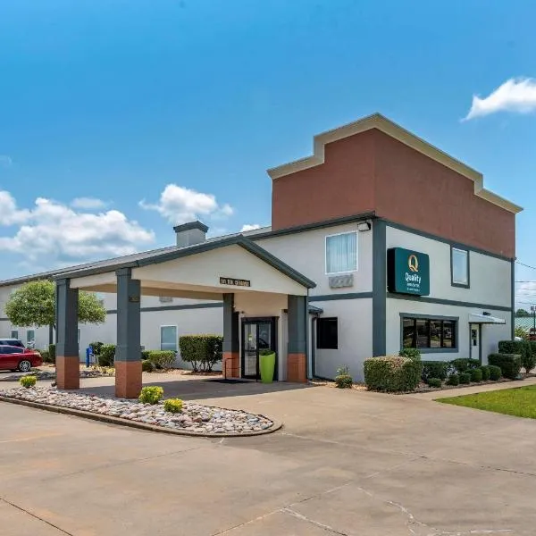 Quality Inn & Suites, hotel v destinaci Demopolis