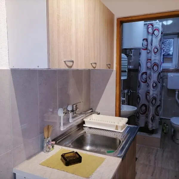 Apartman Visnja, hôtel à Ugrinovci