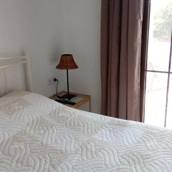 Kandis Place, hotel v destinaci Metamorfosi