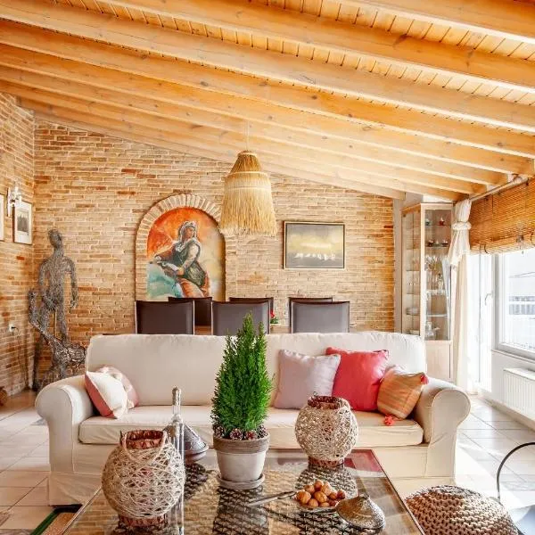 Σοφίτα Μοναδικής Αύρας με Θέα & BBQ, hotel in Athens
