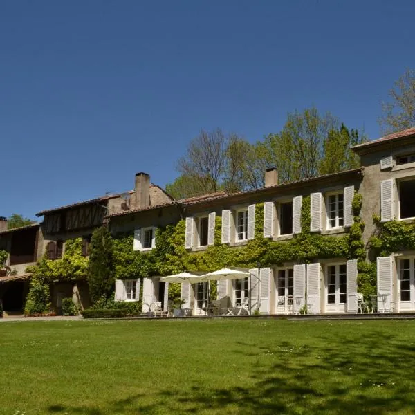 Chambres d'Hôtes Domaine du Hameau Baylesse, hotel in Roquefort-les-Cascades