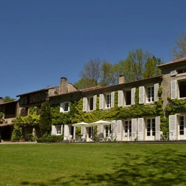 Chambres d'Hôtes Domaine du Hameau Baylesse, hotell i Léran