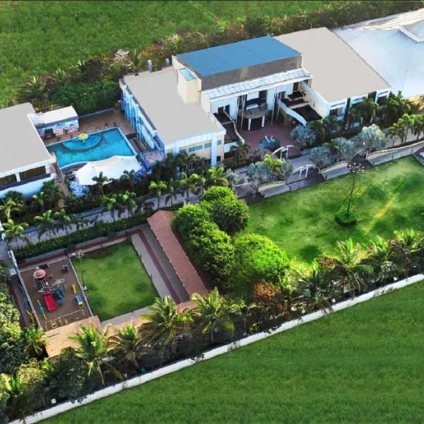 Carnival Resort, hotel in Latur
