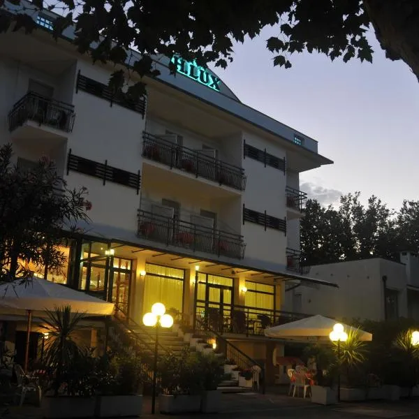 Hotel Lux, hotelli kohteessa Cesenatico