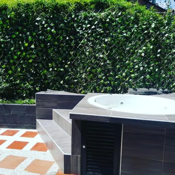 Hostal spa casa de piedra con jacuzzi, hotel in Santa Rosa de Cabal