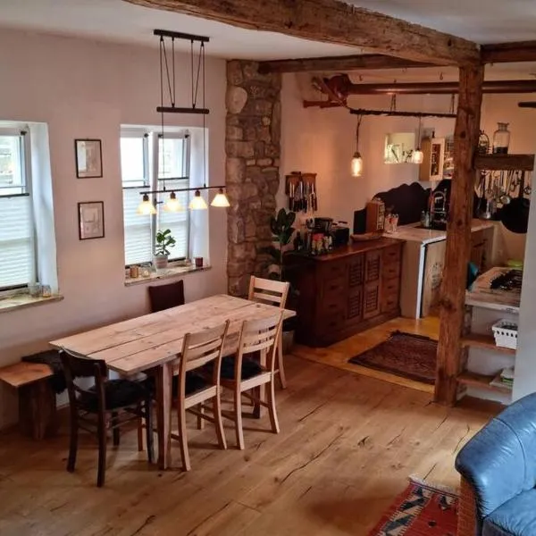 Schöne Ferienwohnung mit Kamin, hotel v destinaci Neustadt an der Weinstraße