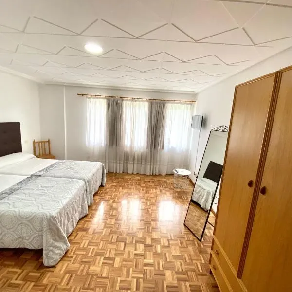 Garden Lodge Hostal Evencio, hotel em Ribadavia