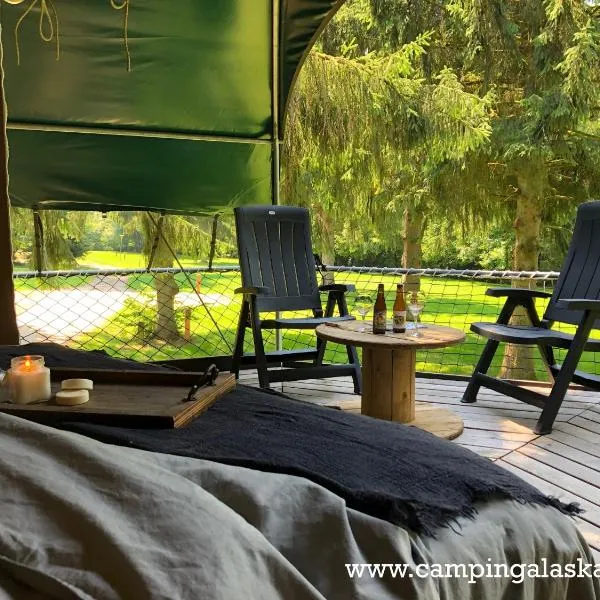 Camping Ardennes Insolites, hotel v destinaci Marbehan