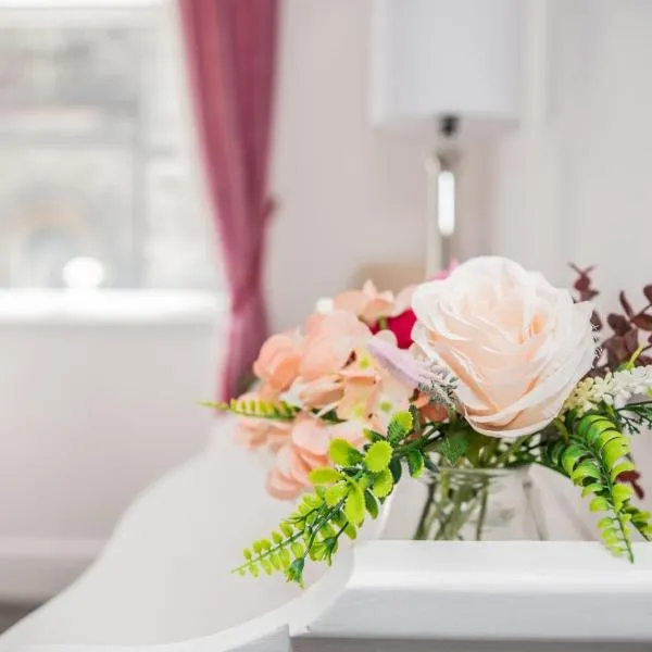 Rose Apartment 2-Bed Town Centre Apartment in Ayr, hotel v destinaci Ayr