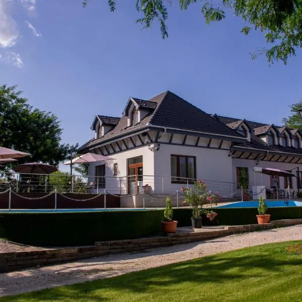 Reneszánsz Vendégház, hotel in Bánk