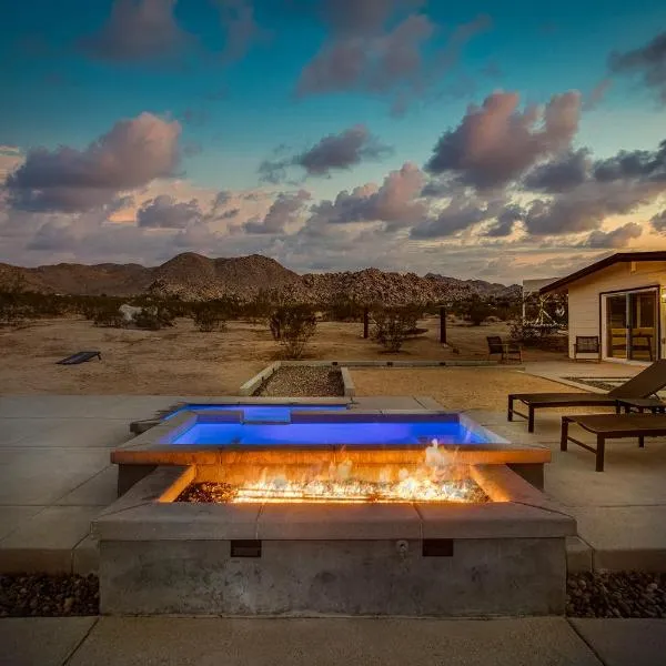 @ Marbella Lane - The Moon Designer Home right behind the JTNP、ジョシュア・ツリーのホテル