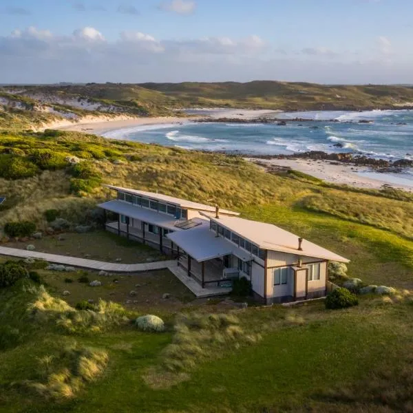 Turnstone Beach House, hotel a Loorana