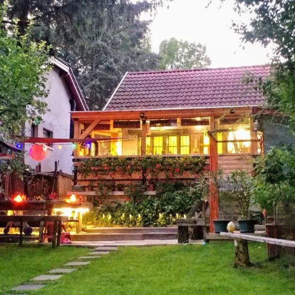 Lovely vacation house at river Tisza , Hangulatos nyaraló a szegedi Tisza - Maros toroknál, hotel v destinaci Szeged