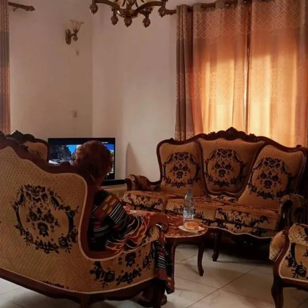 Résidence Jeanne à Yaoundé Odza Messamengo, hôtel à Nsimalen