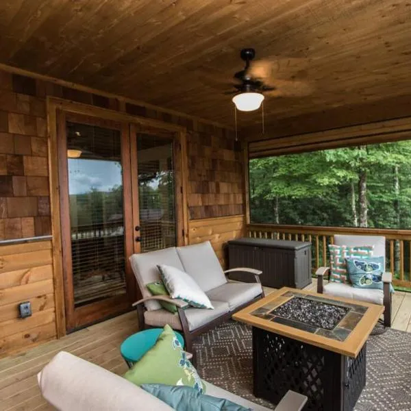 NEW FOREST COTTAGE W/GRILL & DECK:HIKE, FISH, GOLF, Hotel in Glenville