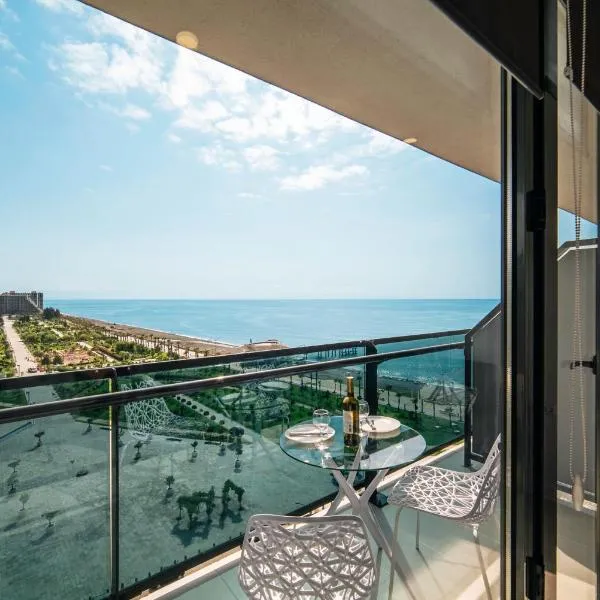 Your Beach Tower، فندق في باتومي