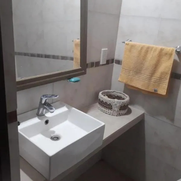 León Apart -un dormitorio-, hotel en Corrientes