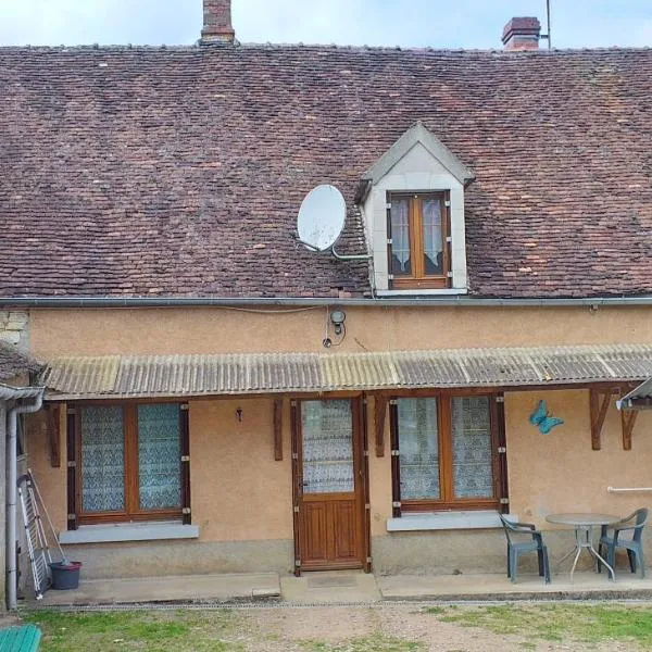 Maison pour nombreuses personnes, hotel in Châtel-Censoir