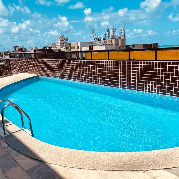Quarto e sala com piscina próximo à praia