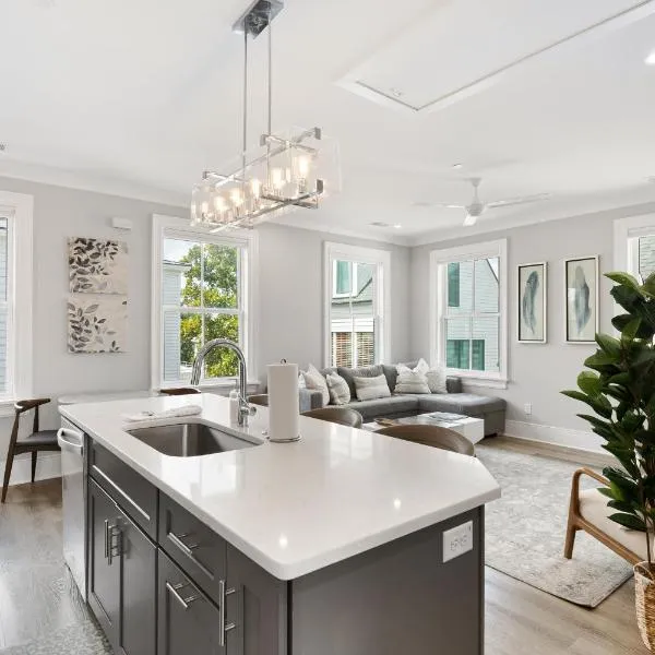 The Santee Suite at 122 Spring, hotel v destinaci Charleston