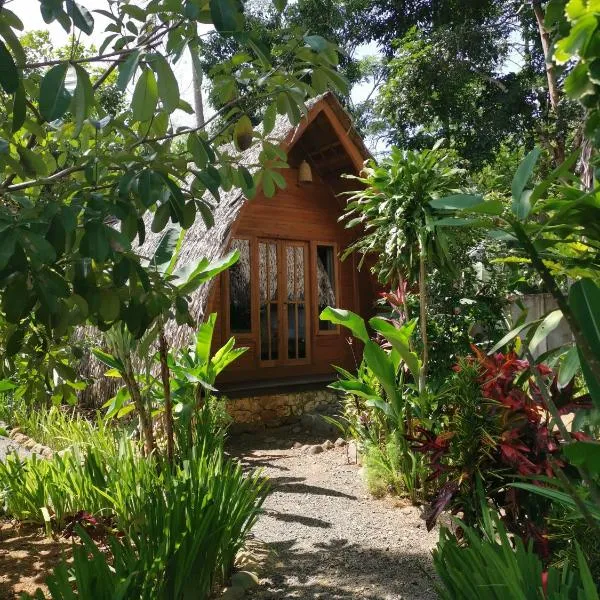 Coconut Tree Cottages, hotel en Batukaras