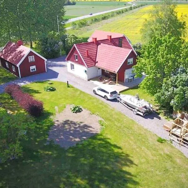 Eget hus med bra läge och toppstandard, hotel en Ljungsbro