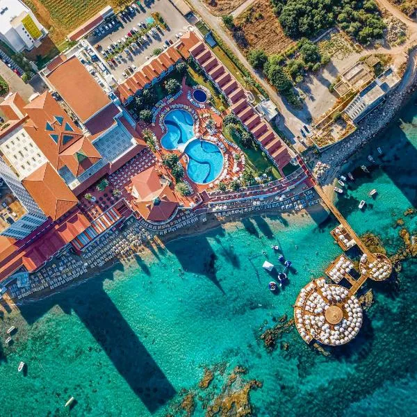 Salamis Bay Conti Hotel Resort & SPA & Casino: Yalı şehrinde bir otel