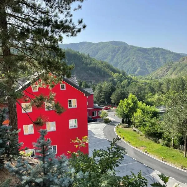 Hotel SH & SH – hotel w mieście Pukë