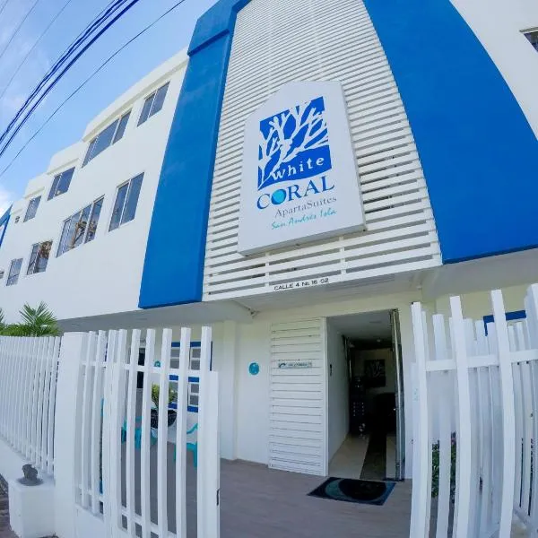 White Coral ApartaSuites, hotel em San Andrés