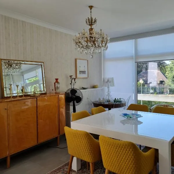Magnifique appartement- Brussels expo Laeken, hotel in Brussels
