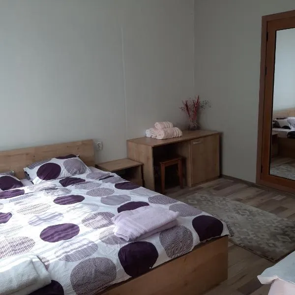 Самостоятелна стая в Клубна къща Артемида, hotel en Pravets