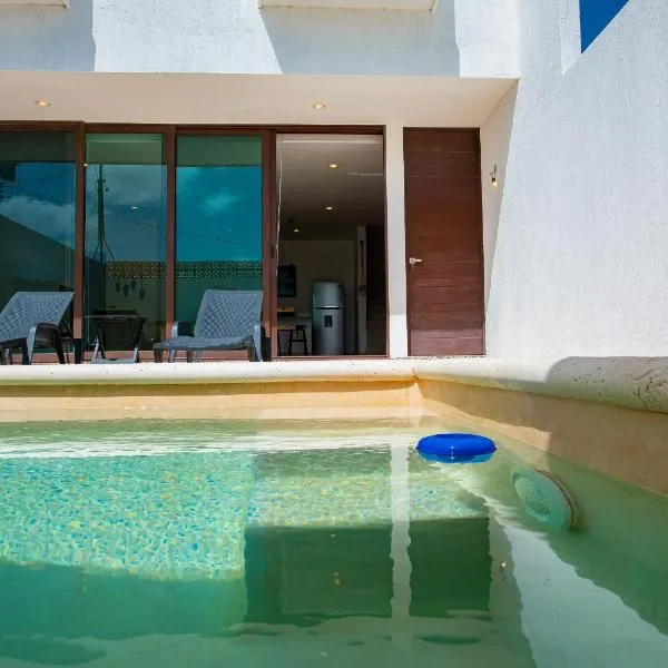 New Modern Villa, PRIVATE pool, high internet speed, 2 blocks from the beach: Chicxulub şehrinde bir otel