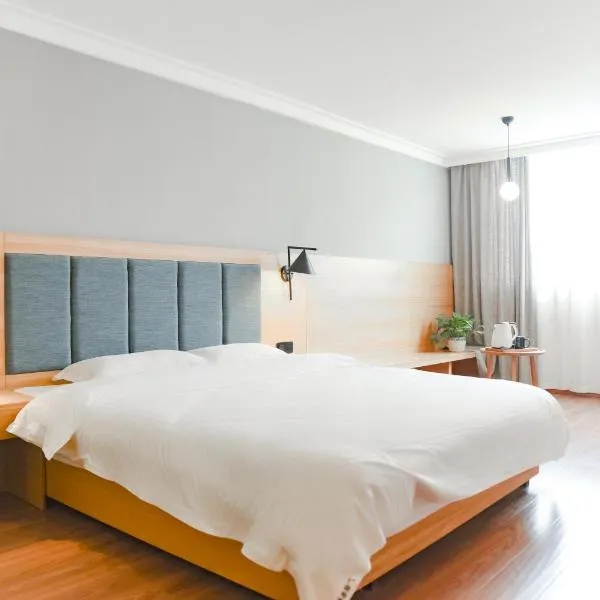 Travel light hostel, hotel in Guilin