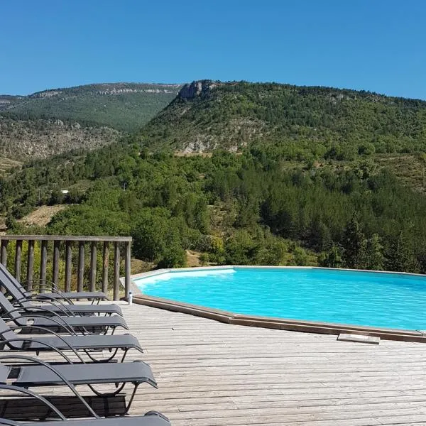 La Ferme de Clareau- Glamp'In Lodge Nature -Tentes safari- Chambres d'hôtes sous la Toile, hotel a La Motte-Chalançon