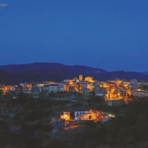 Residenza Marconi - Appartamento nel centro di Verzino, hotel in Verzino