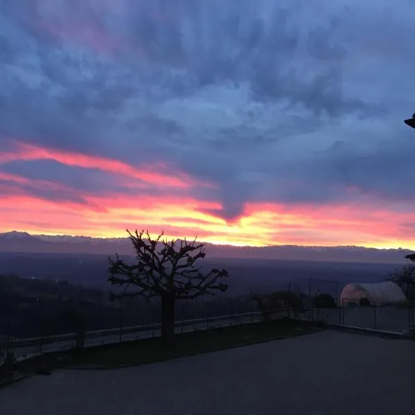 Appartamento nelle Langhe, Hotel in Novello