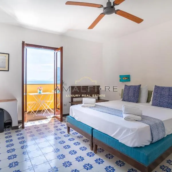 Poseidone Suite , a due passi dalla spiaggia – hotel w mieście Conca dei Marini