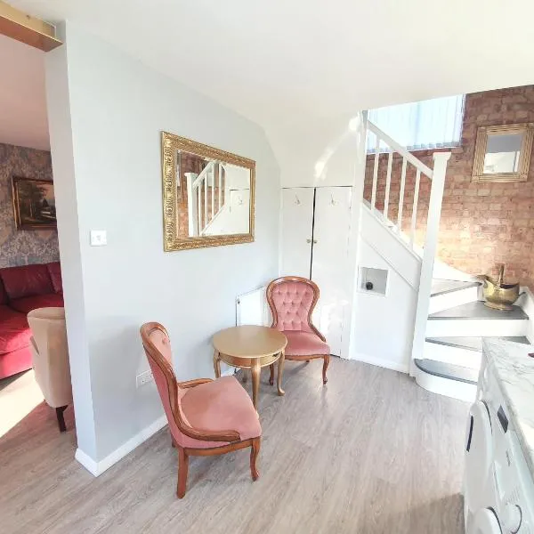 St Georges house, Premium 3 bed Home Slough, Legoland, Windsor, ξενοδοχείο στο Σλάου
