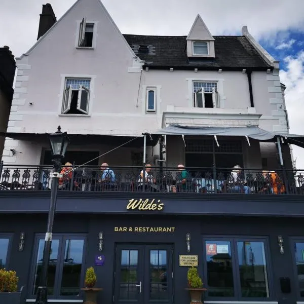 The Strand Hotel former Home of Oscar Wilde & Caffe Vergnano 1882, hotel in Bray