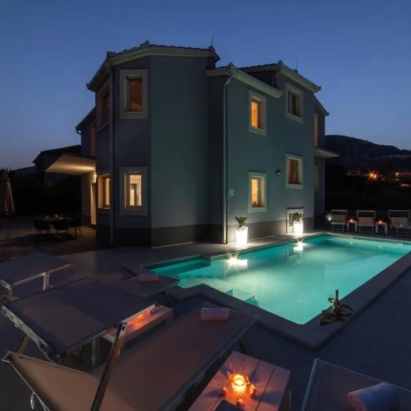 Villa Ban, hotel v Trogiri