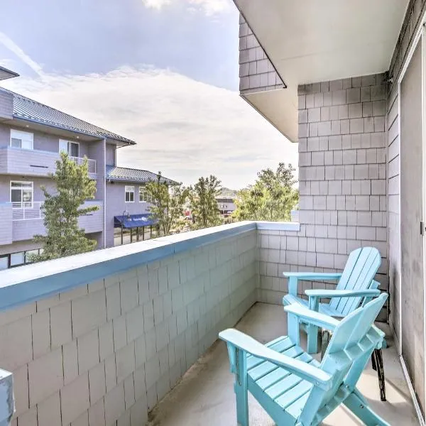 Grand Haven Condo with Patio Less Than 1 Mi to Downtown, hotel in Grand Haven