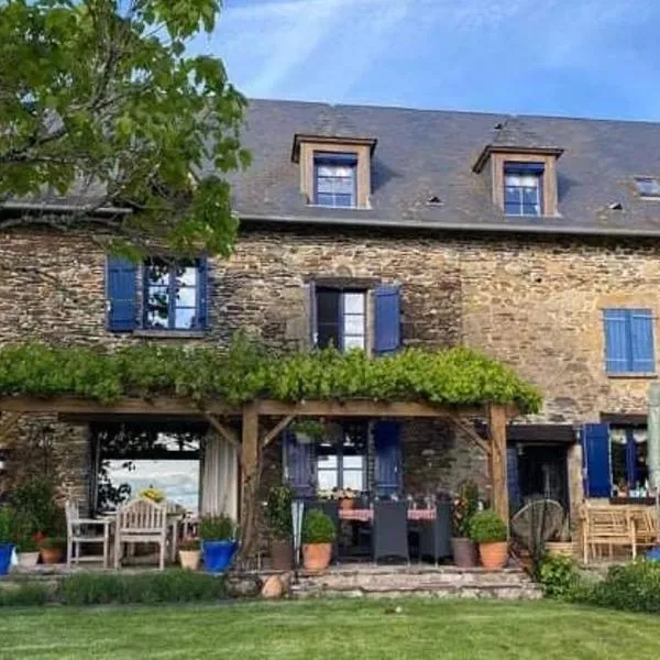 La Maison Bleue, hotel v destinaci Saint-Cyprien