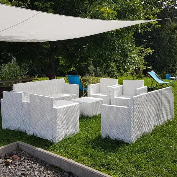 Dom O Niebieskich Okiennicach, hotel v destinaci Gryfów Śląski