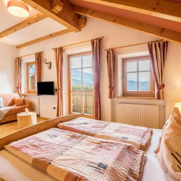 Oberplunerhof - Fewo Kronplatz, hotel in Chienes