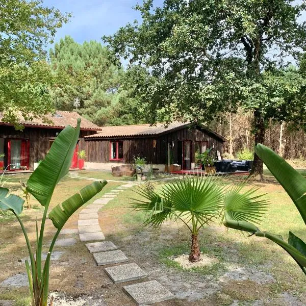 Hacienda de la Canopée avec piscine chauffée au sel, hótel í Hourtin