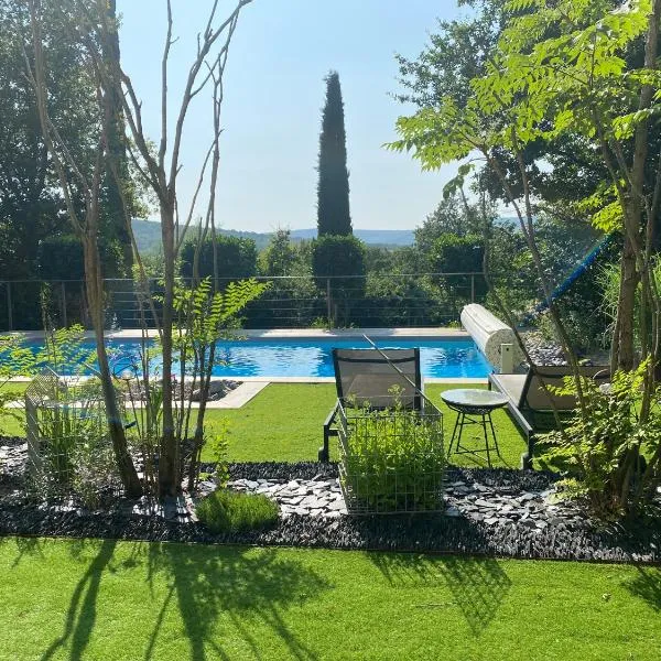 La Ronde des Bois - Romance et Bien Être - Jacuzzi privatif-piscine-patio, hotell i Mellecey